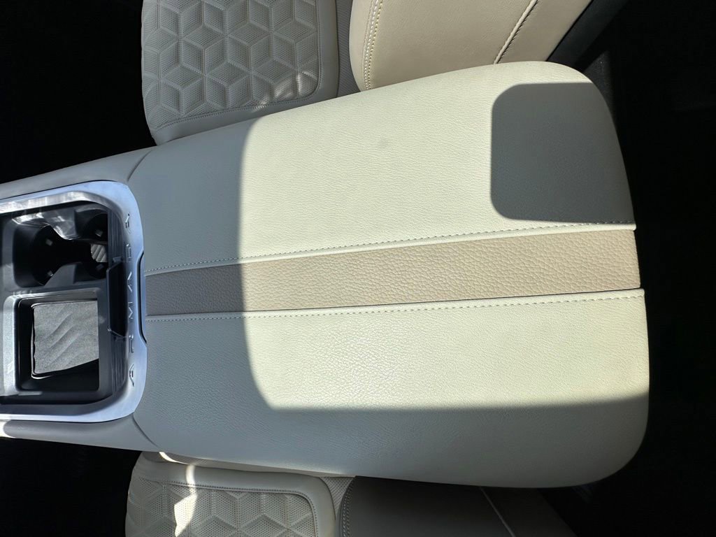 Certified 2025 Nissan Armada Platinum RWD image 27