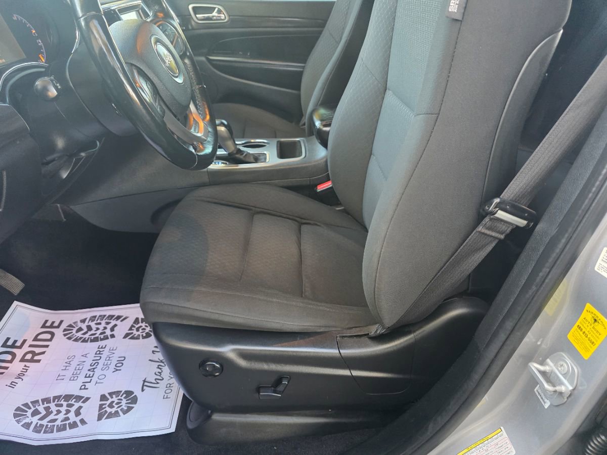 Used 2018 Jeep Grand Cherokee Laredo image 20