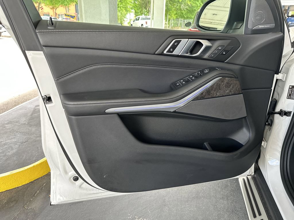 Used 2024 BMW X5 xDrive40i AWD/4WD image 11