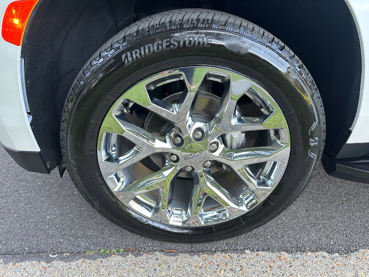 Used 2024 GMC Yukon XL SLT w/ SLT Luxury Package image 55