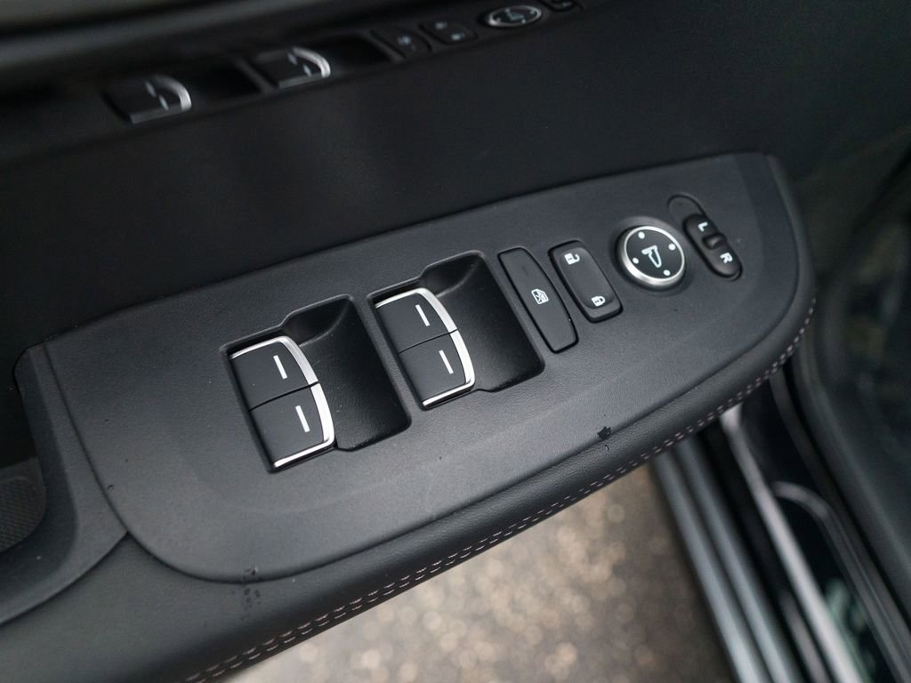 Certified 2025 Acura ADX FWD image 25