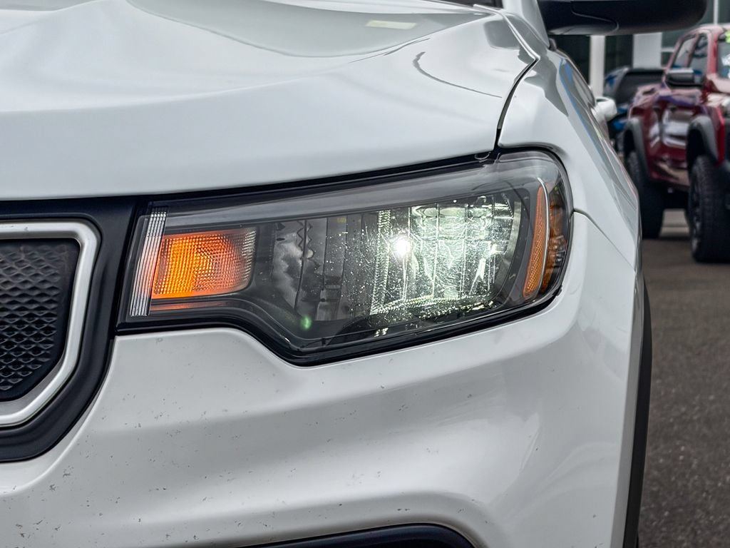 Used 2022 Jeep Compass Latitude FWD image 7