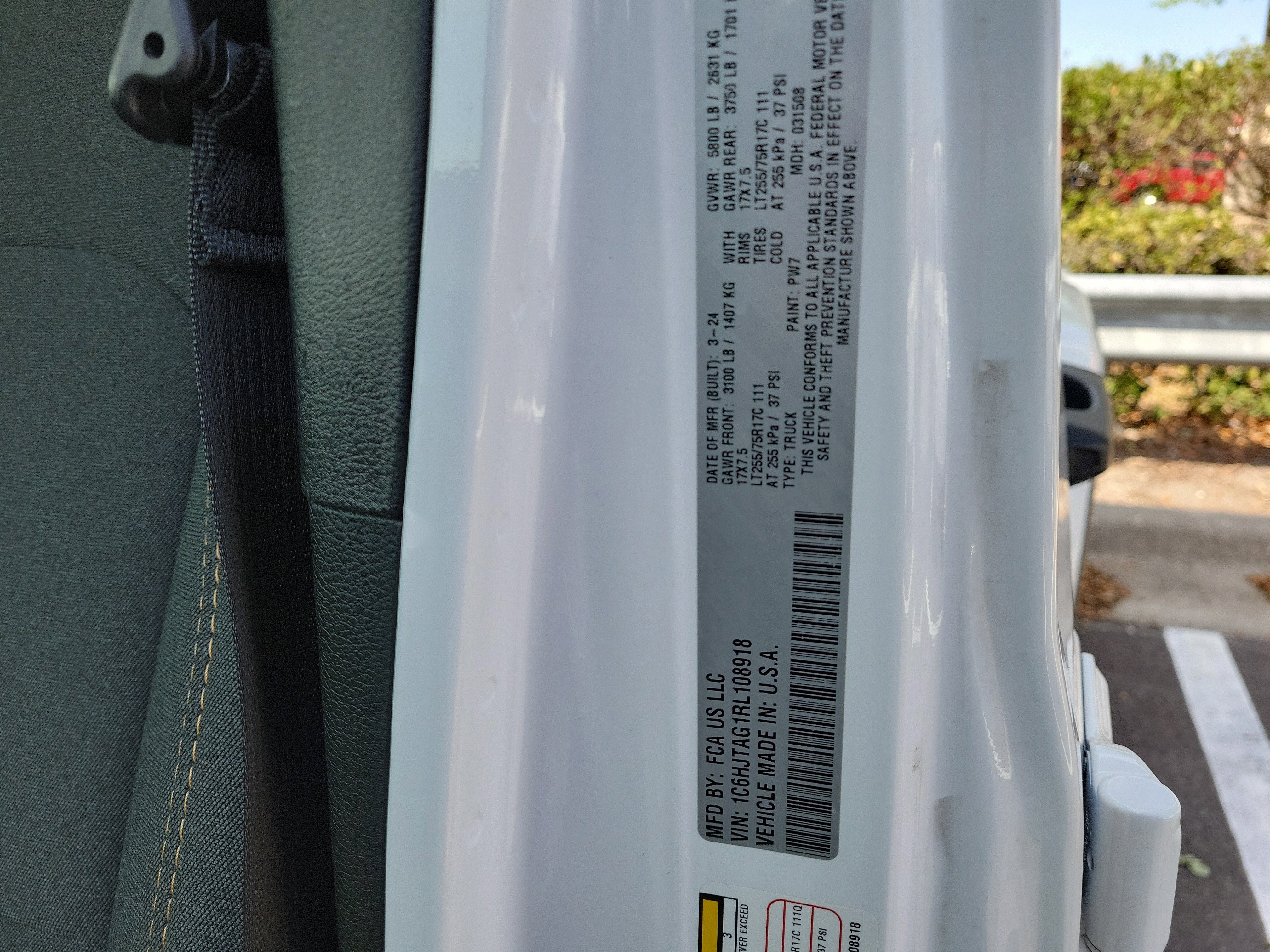 Used 2024 Jeep Gladiator Willys image 31