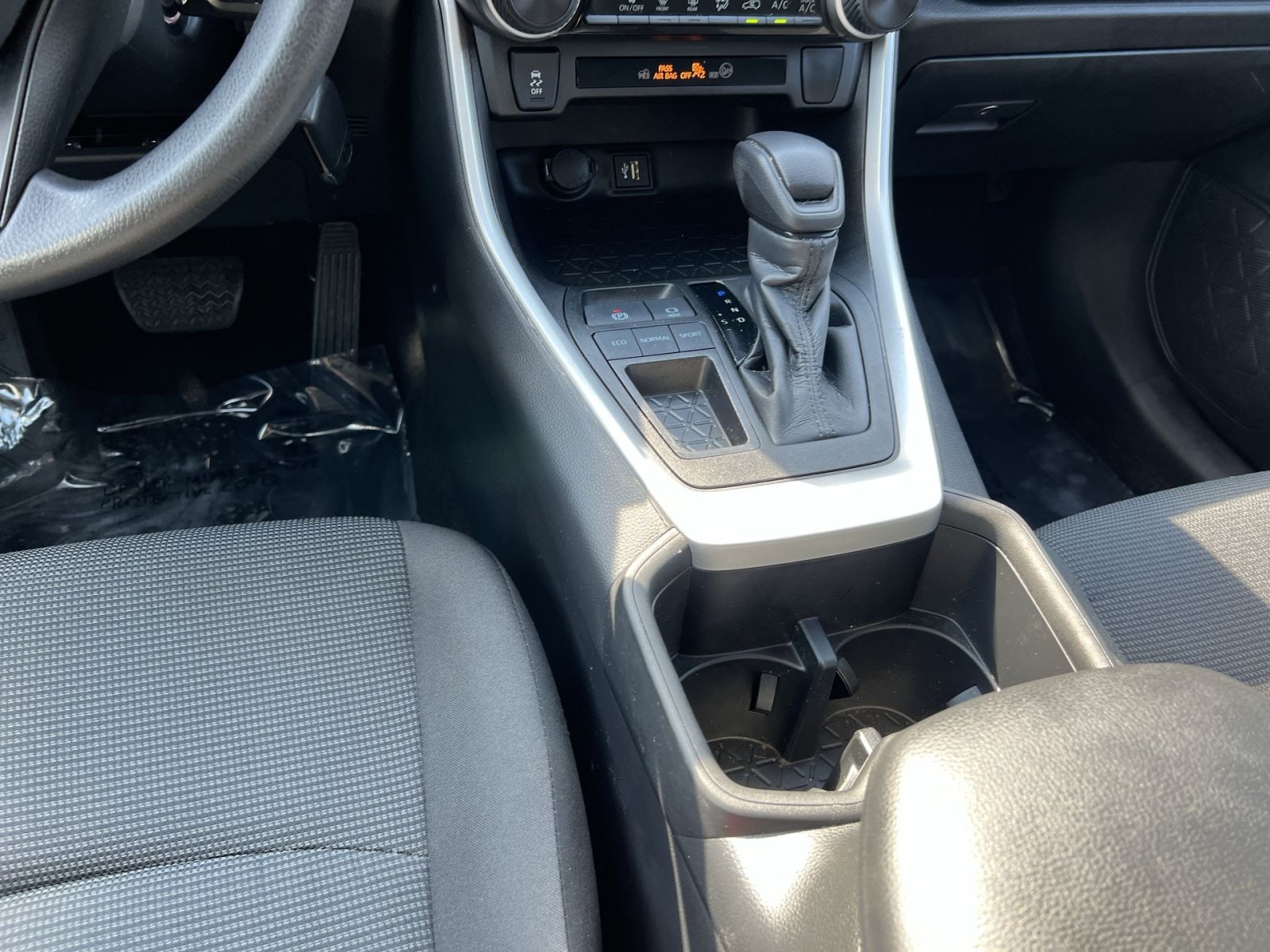 Used 2023 Toyota RAV4 LE FWD image 21