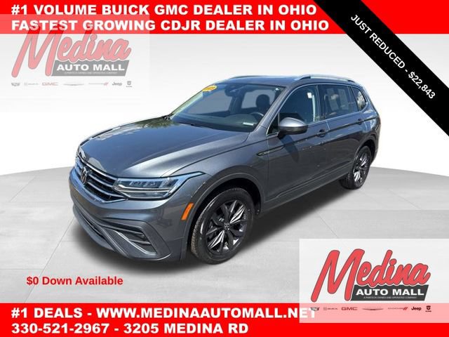Used 2023 Volkswagen Tiguan SE w/ Panoramic Sunroof Package FWD image 1