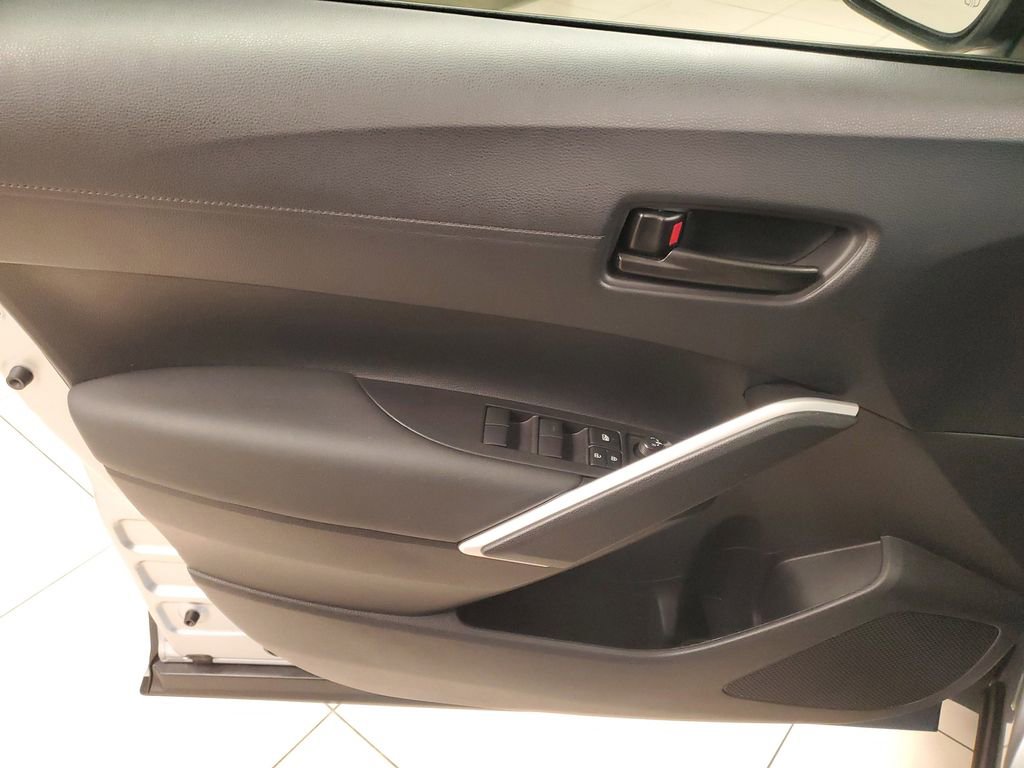 Used 2025 Toyota Corolla Cross LE image 17