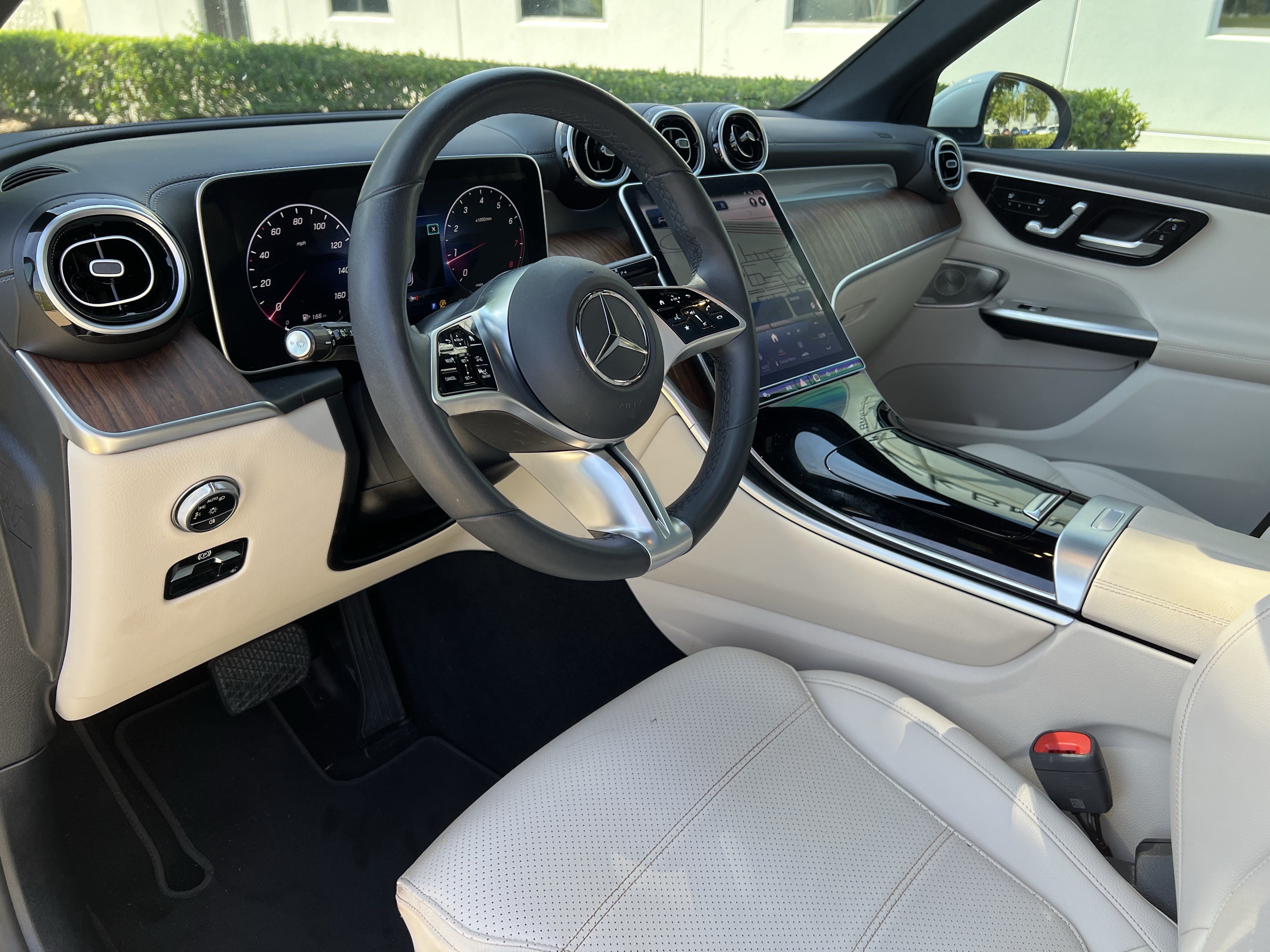 Used 2023 Mercedes-Benz GLC 300 image 17