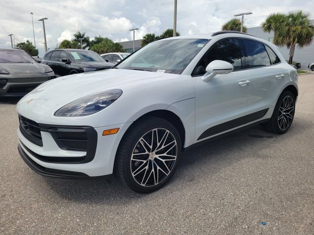 Used 2024 Porsche Macan AWD/4WD image 4
