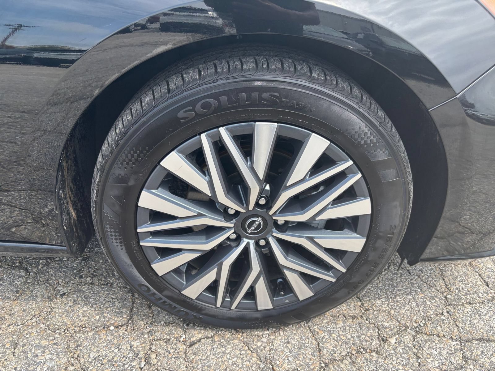 Used 2025 Nissan Altima 2.5 SV FWD image 24