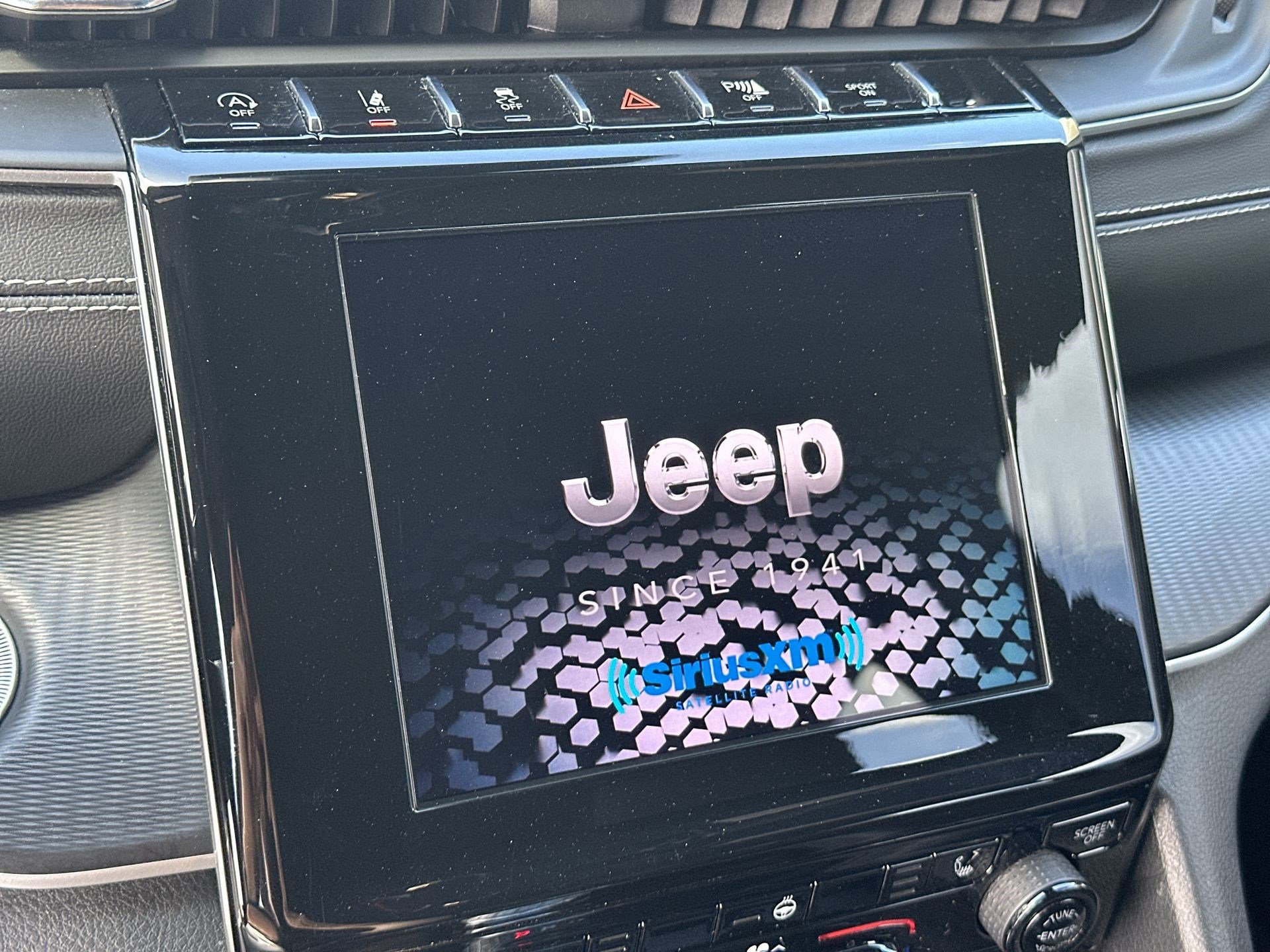Used 2023 Jeep Grand Cherokee L Laredo RWD image 12