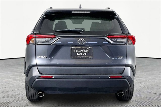 Used 2021 Toyota RAV4 XLE Premium image 5