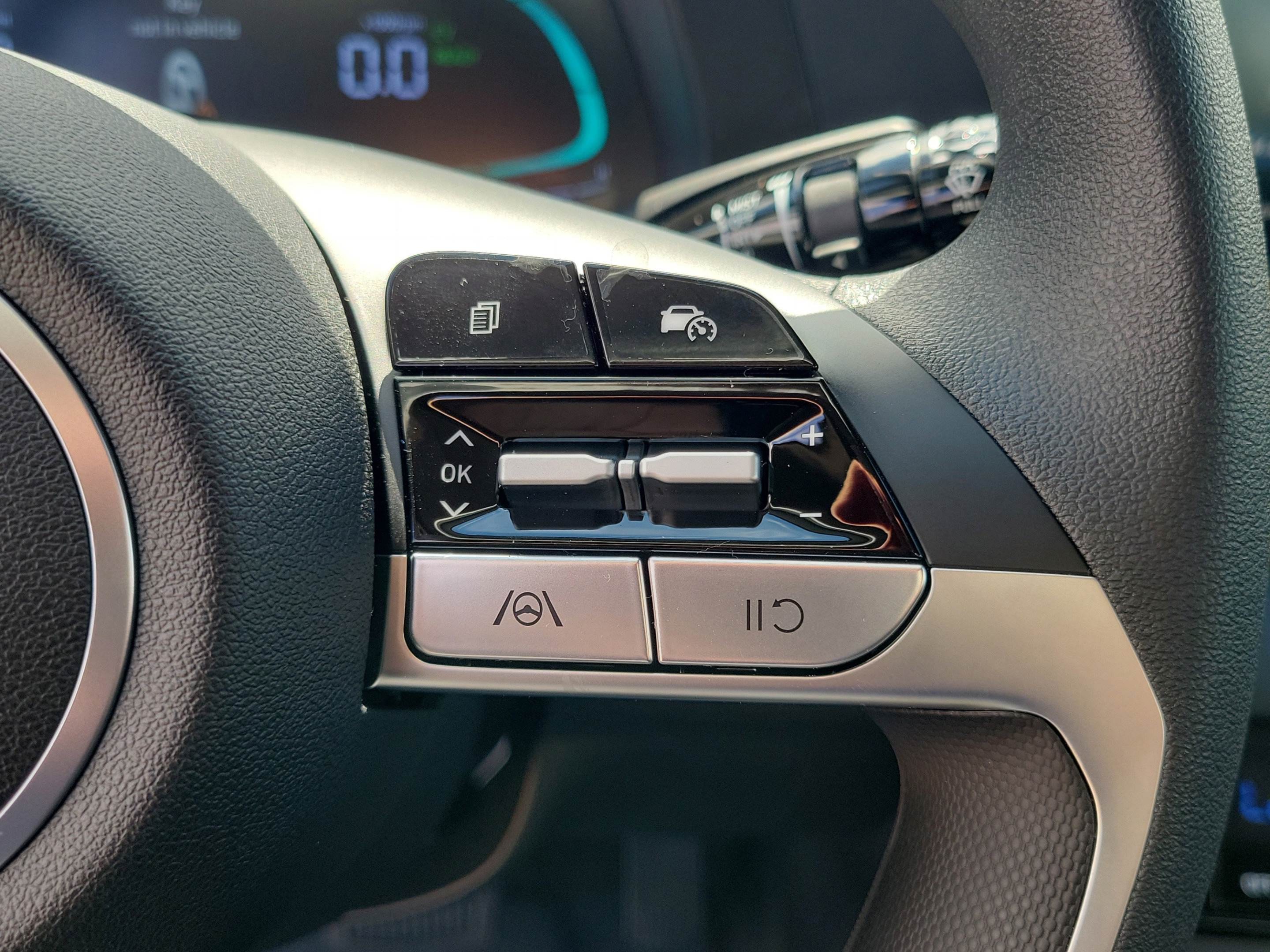 New 2025 Hyundai Elantra Hybrid FWD image 15