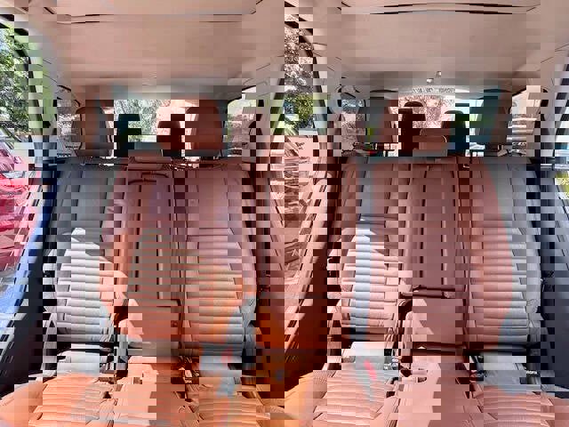 Used 2015 Land Rover Discovery Sport HSE Luxury image 11