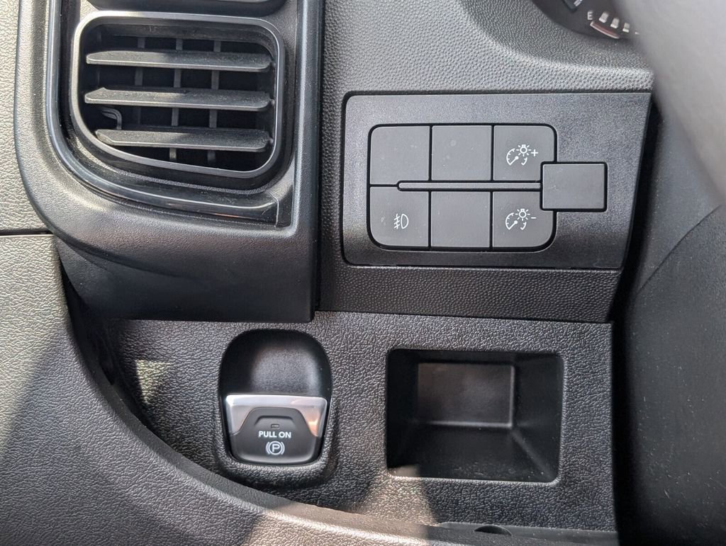 Used 2025 RAM ProMaster 2500 w/ Convenience Group FWD image 25
