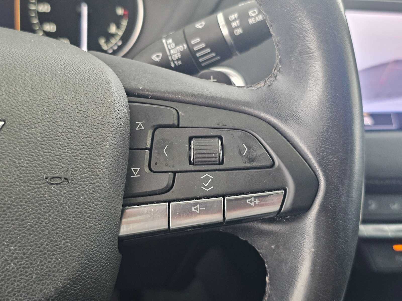 Used 2023 Cadillac XT4 Premium Luxury FWD image 29