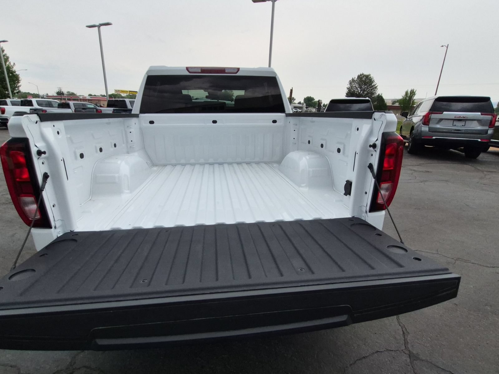 New 2026 GMC Sierra 1500 SLE AWD/4WD image 12