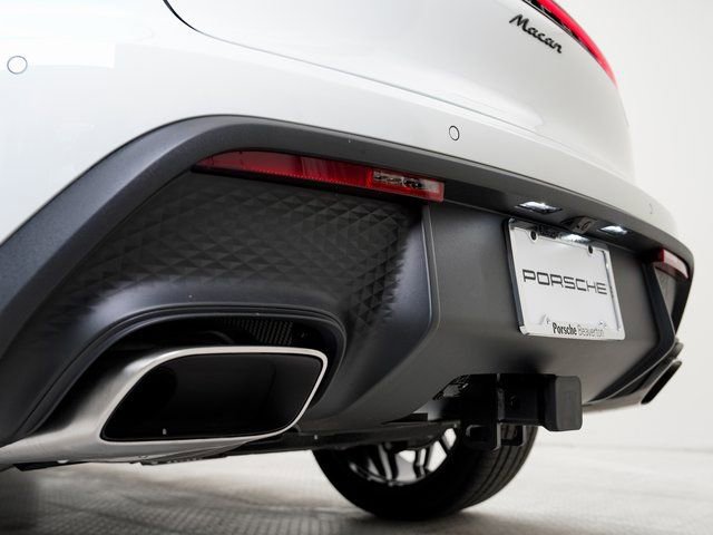 Certified 2025 Porsche Macan image 31