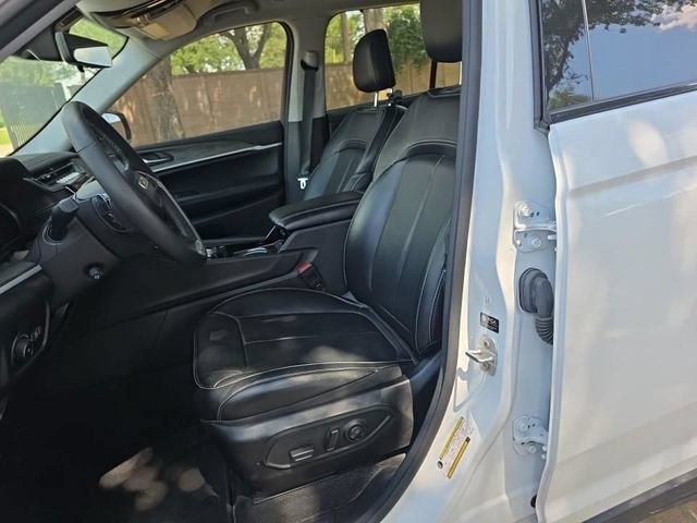 Used 2023 Jeep Grand Cherokee Limited w/ Luxury Tech Group II AWD/4WD image 9