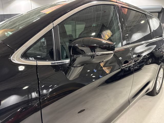 New 2027 Chrysler Pacifica Select w/ Family Tech Group AWD/4WD image 4