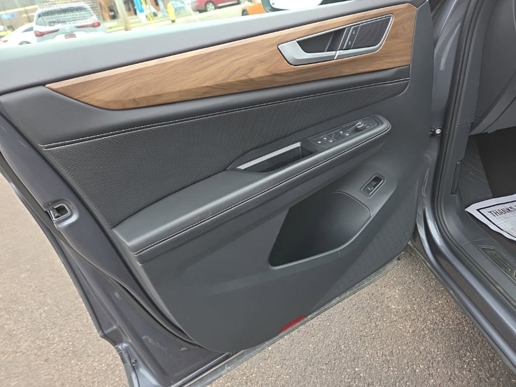 Used 2024 Volkswagen Atlas SE image 11