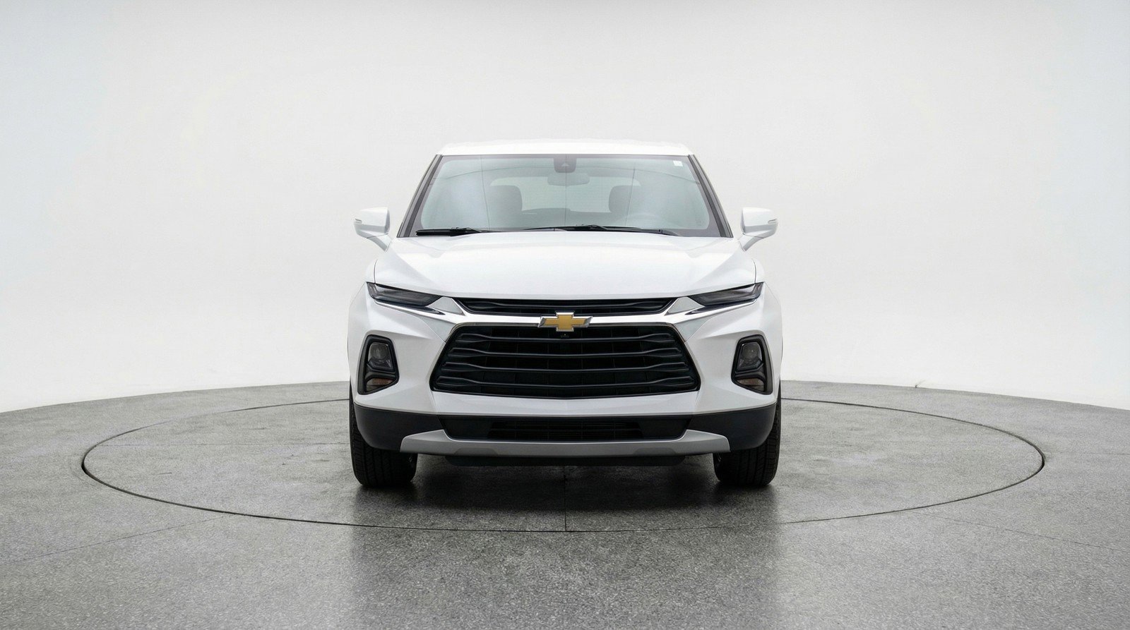 Used 2025 Chevrolet Blazer LT FWD image 2