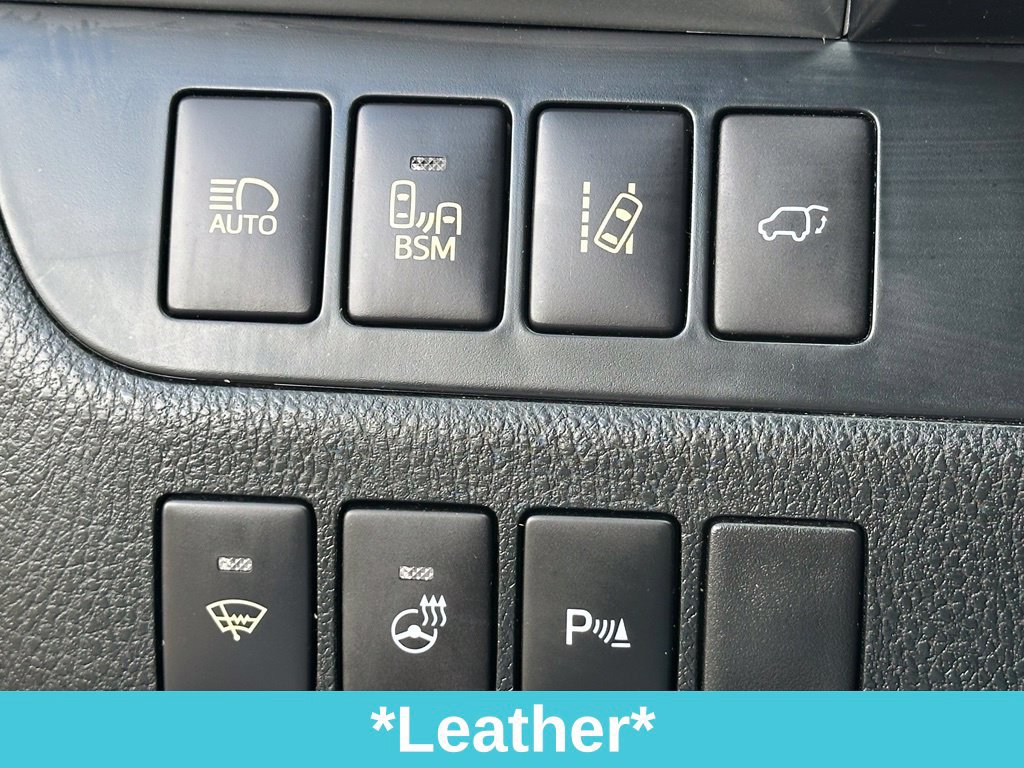 Used 2014 Toyota Highlander Limited Platinum AWD/4WD image 22