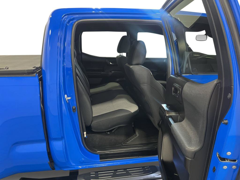 Used 2021 Toyota Tacoma TRD Sport AWD/4WD image 25