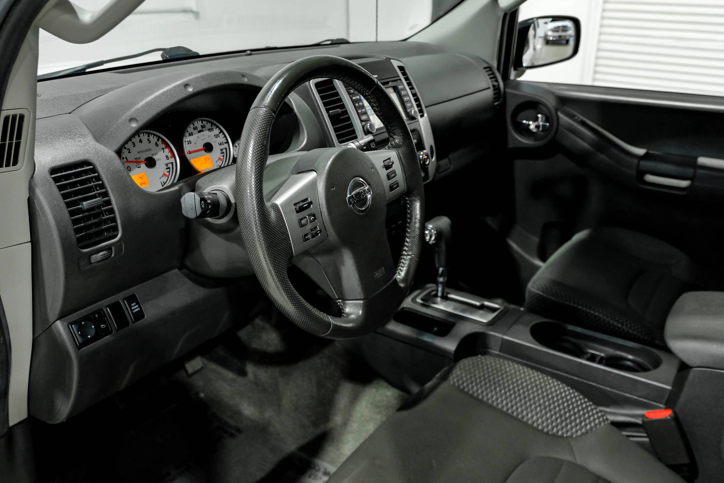 Used 2014 Nissan Xterra PRO-4X w/ Nevada Tow Package AWD/4WD image 19