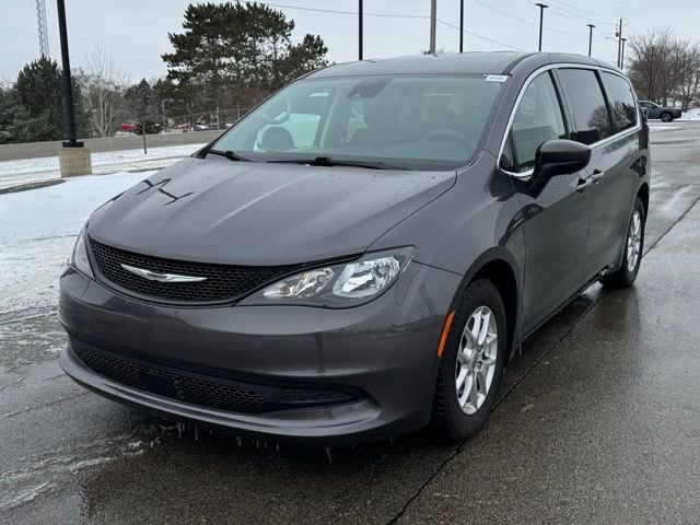 Used 2023 Chrysler Voyager LX image 31