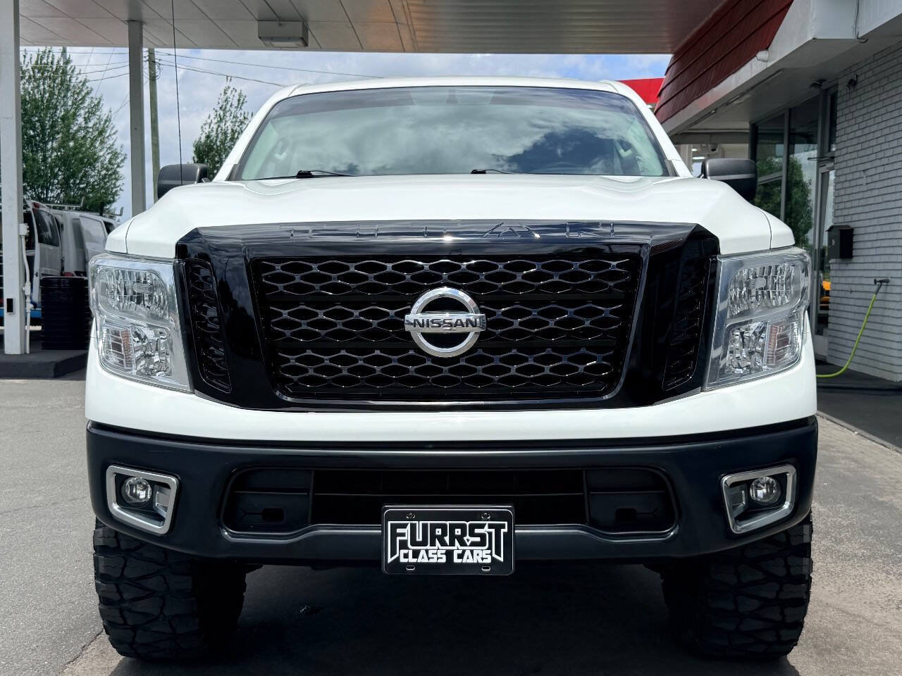 Used 2017 Nissan Titan S AWD/4WD image 7