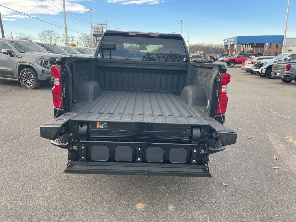 Used 2024 Chevrolet Silverado 1500 Custom w/ Dark Appearance Package image 28