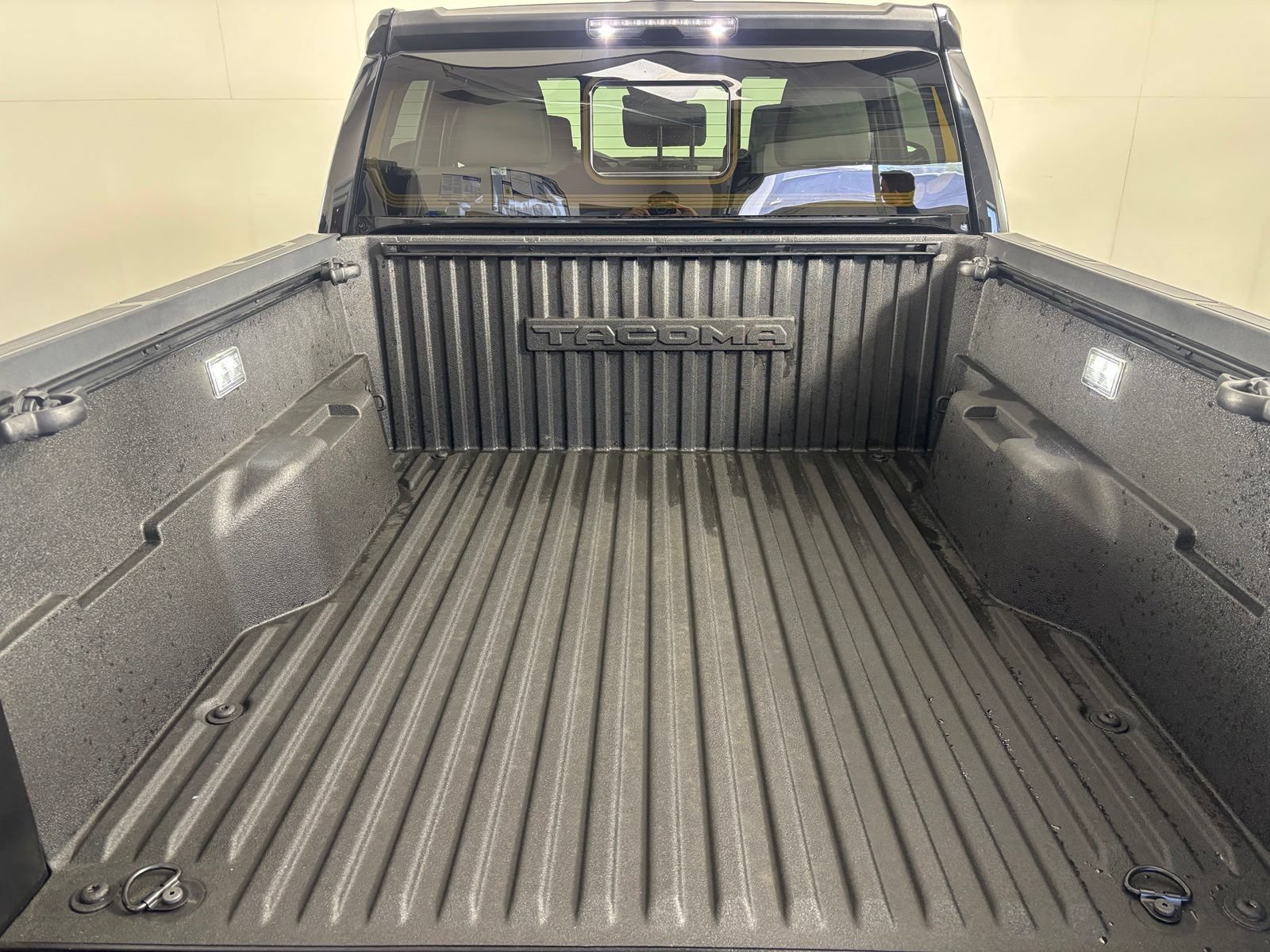 Used 2025 Toyota Tacoma SR5 AWD/4WD image 19