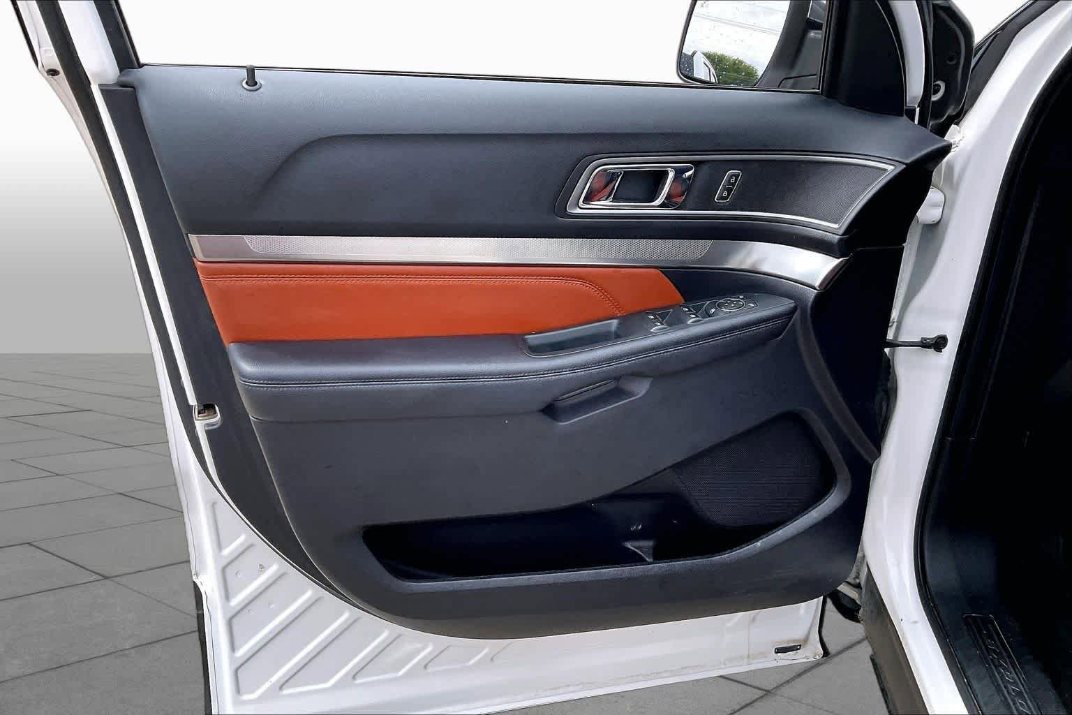 Used 2019 Ford Explorer XLT w/ Equipment Group 202A FWD image 21