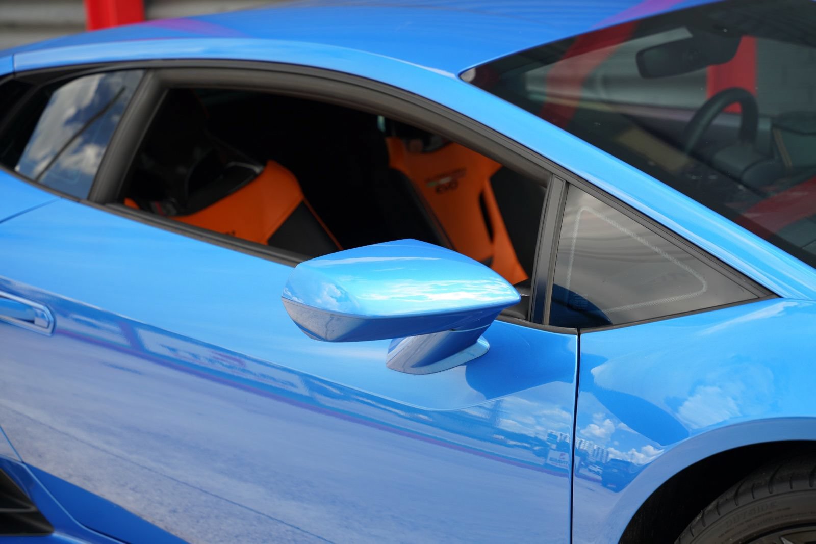 Used 2020 Lamborghini Huracan EVO RWD image 2