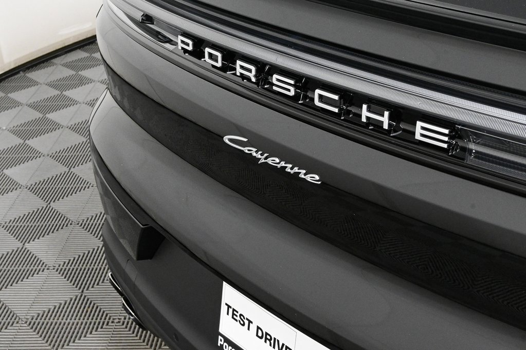 Used 2025 Porsche Cayenne Coupe image 40