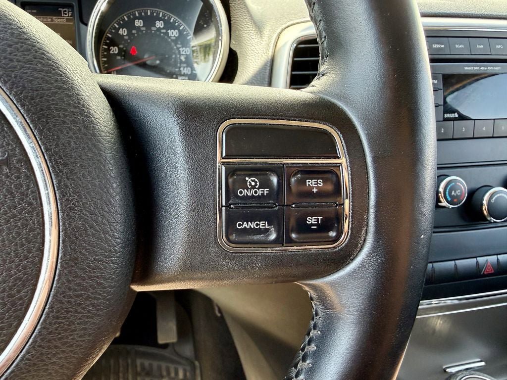 Used 2012 Jeep Grand Cherokee Laredo w/ Laredo E Group AWD/4WD image 21