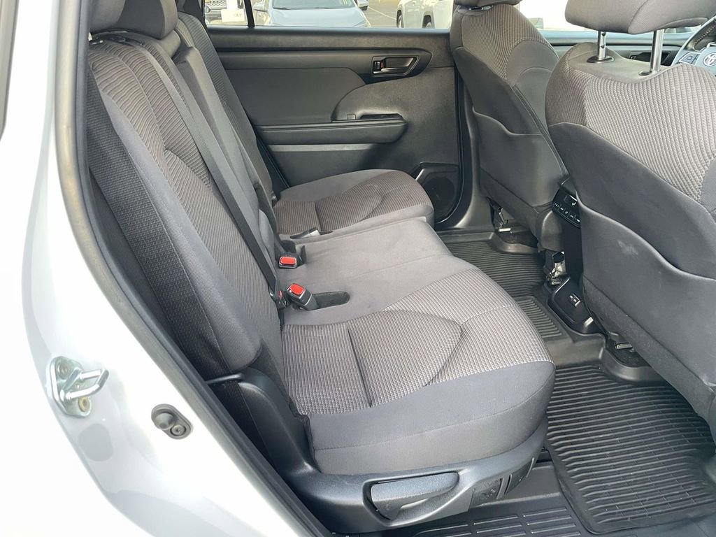 Used 2024 Toyota Highlander LE image 44