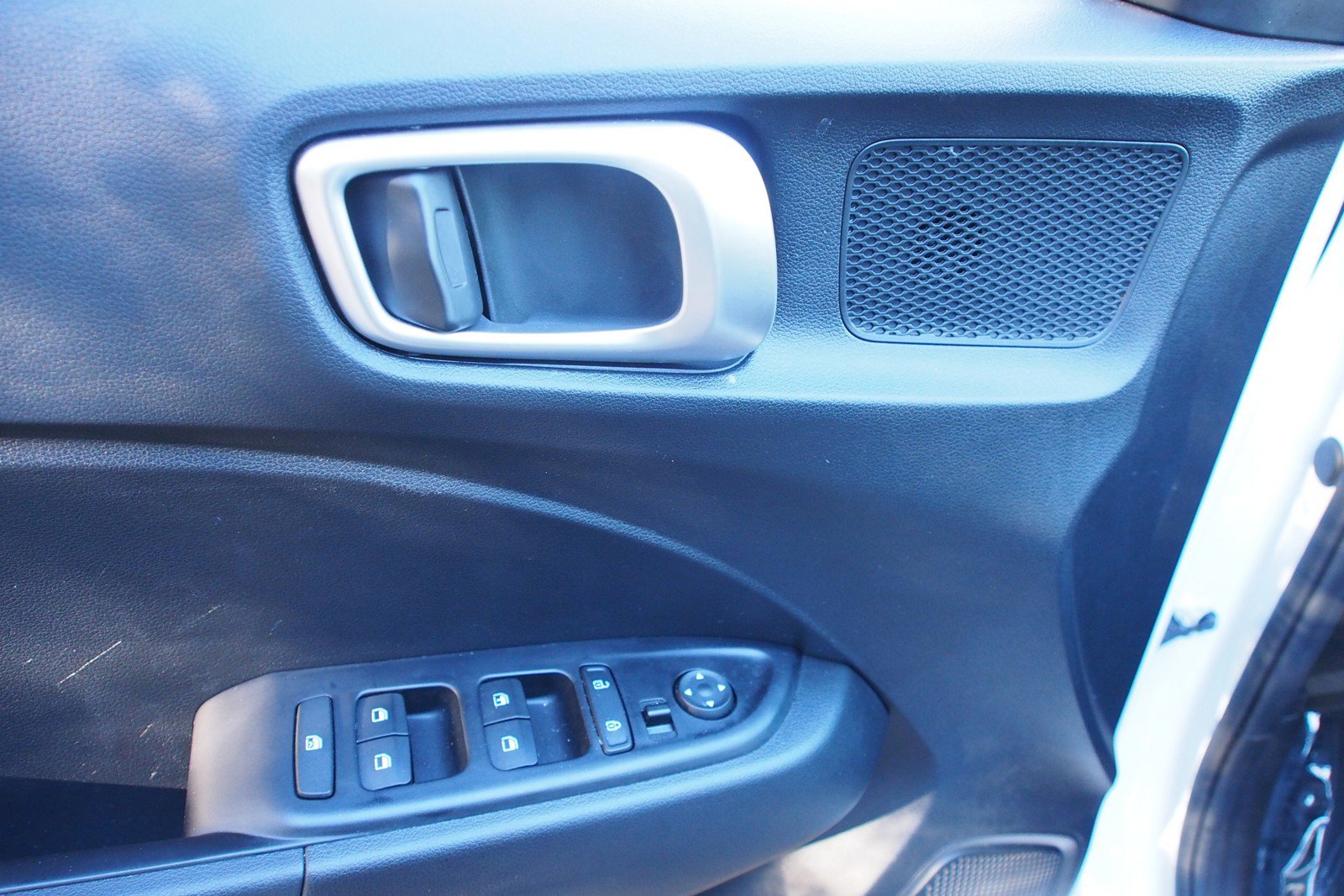 Used 2025 Hyundai Venue SE image 19