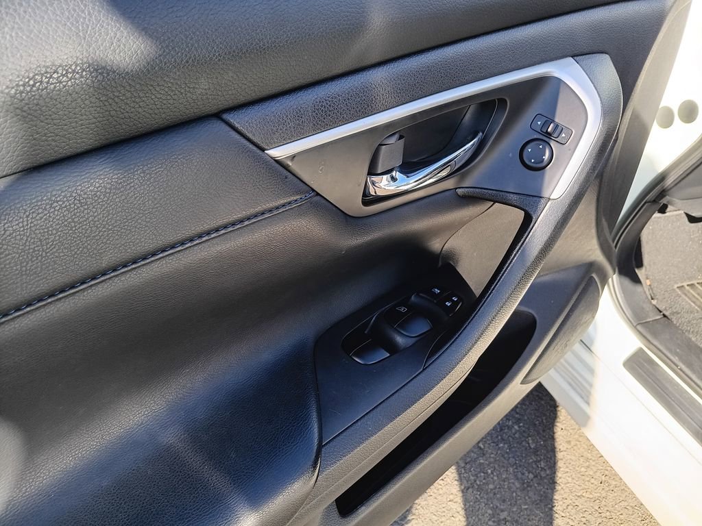 Used 2018 Nissan Altima 2.5 SR w/ SR Midnight Edition image 12
