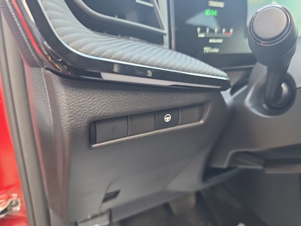 Certified 2025 Nissan Kicks SR AWD/4WD image 17