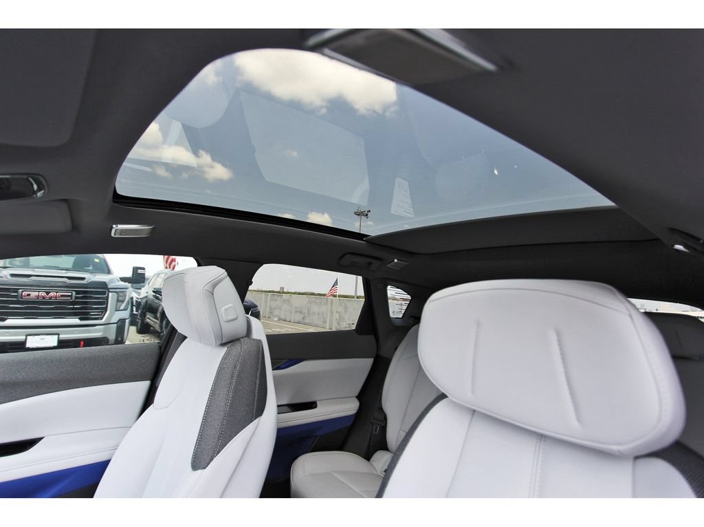 New 2027 Cadillac Optiq Luxury AWD/4WD image 23