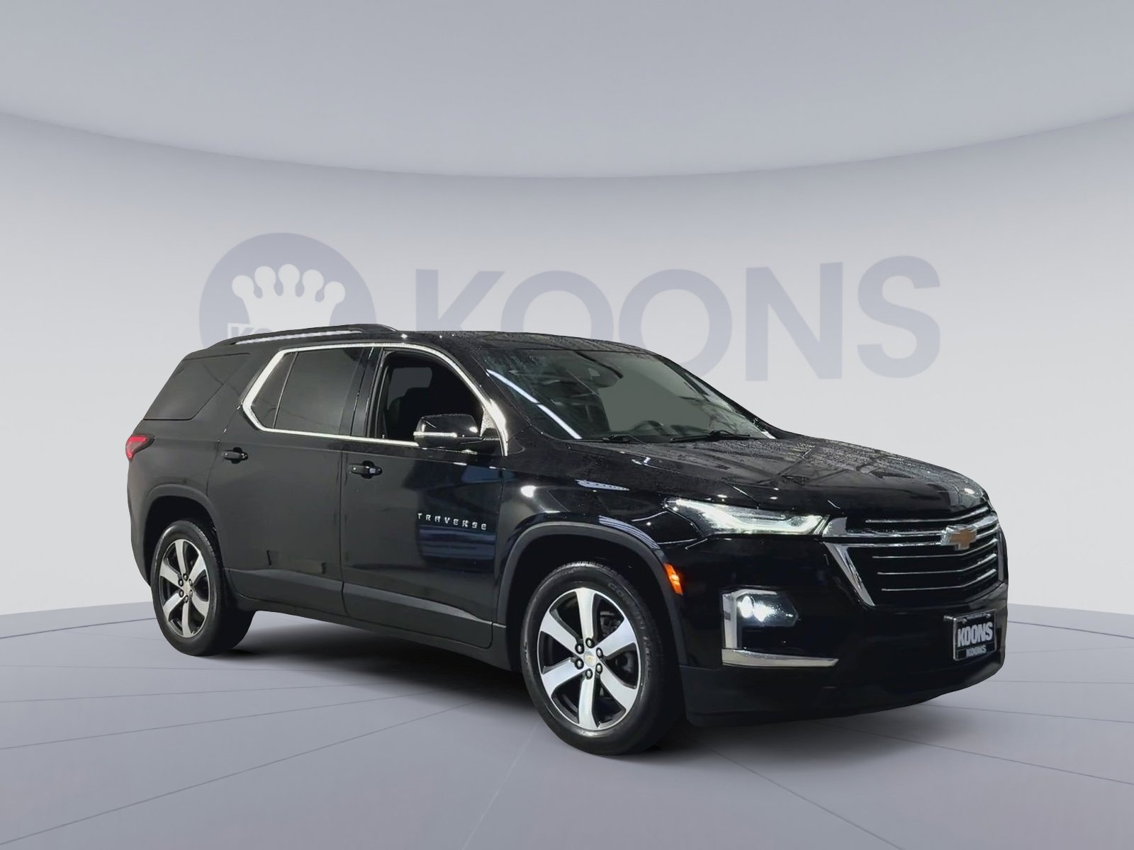 Used 2022 Chevrolet Traverse LT w/ LT Premium Package AWD/4WD image 2