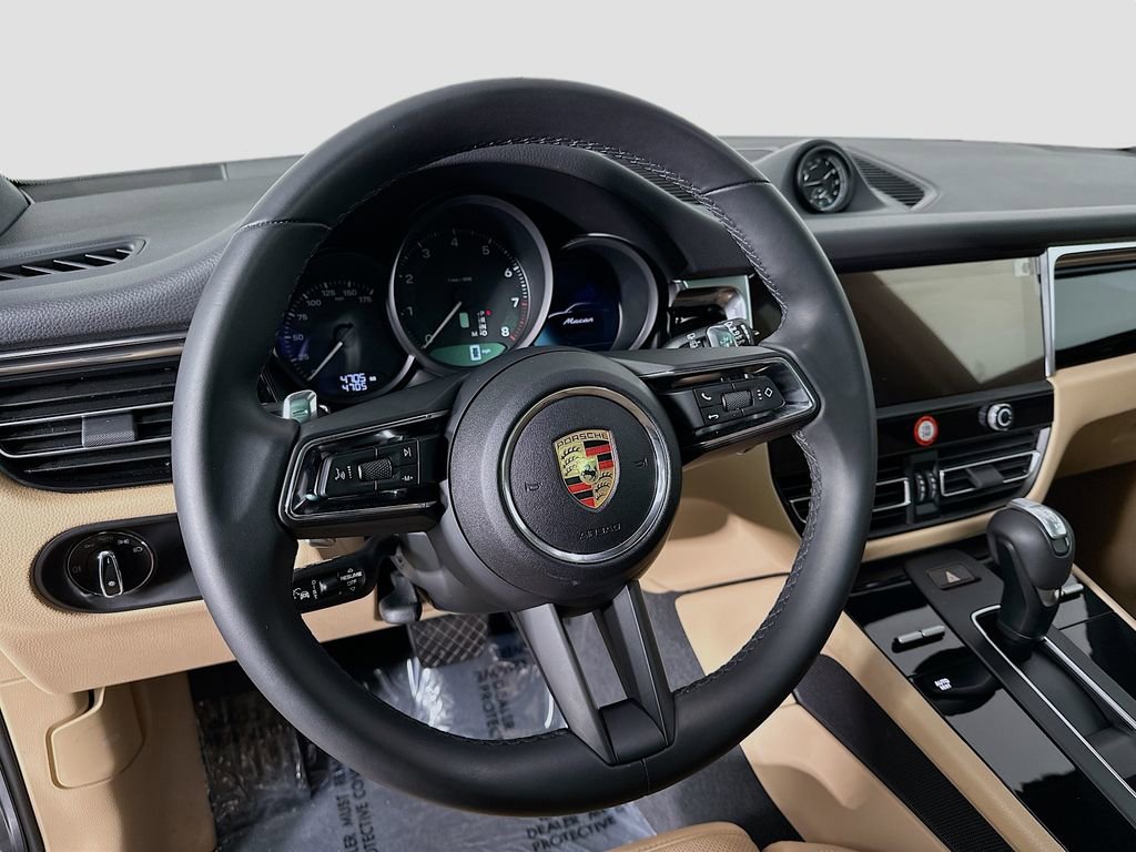 Used 2025 Porsche Macan image 12