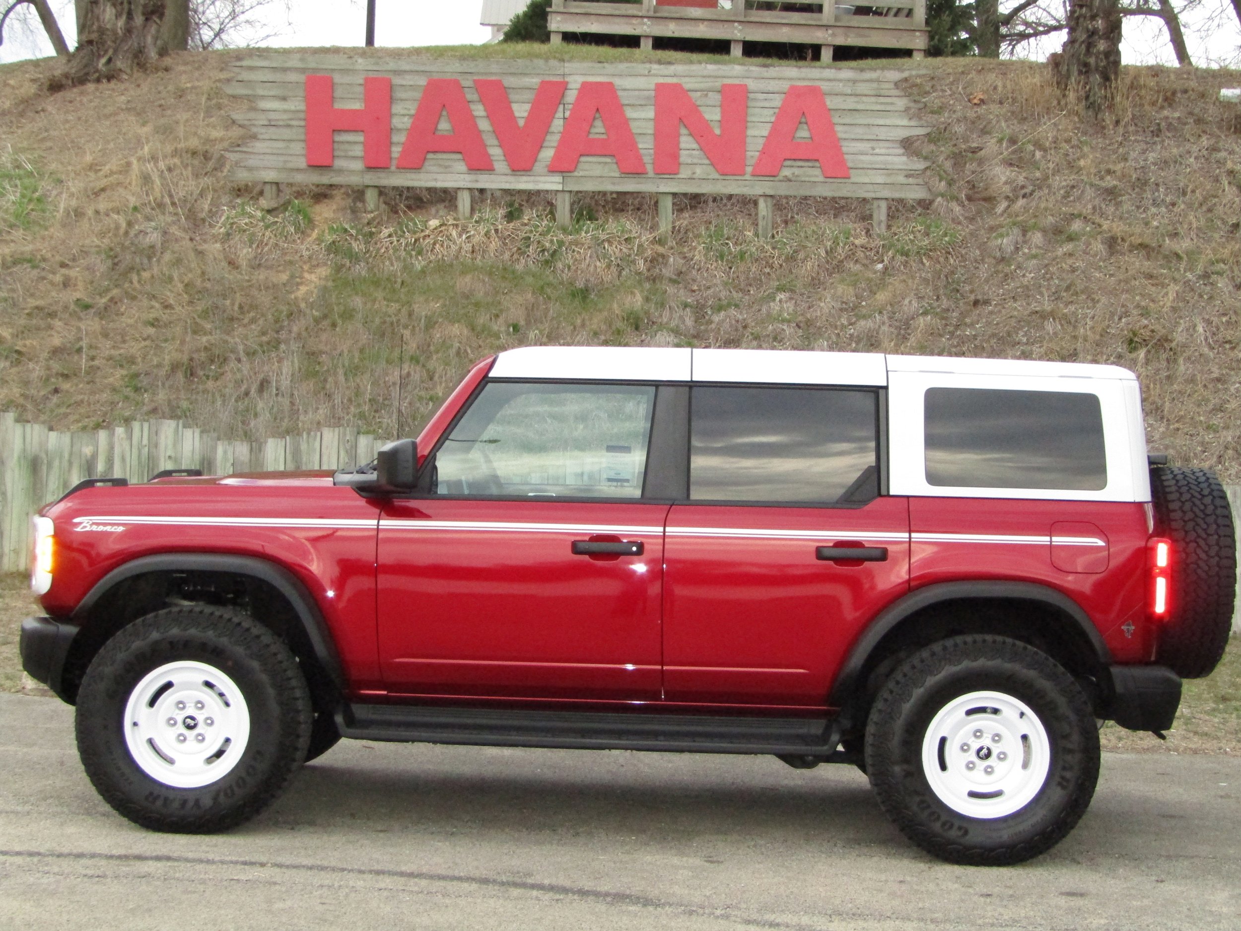 Used 2025 Ford Bronco Heritage Edition image 1