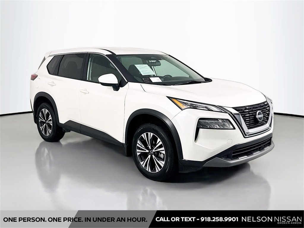 Used 2023 Nissan Rogue SV image 3