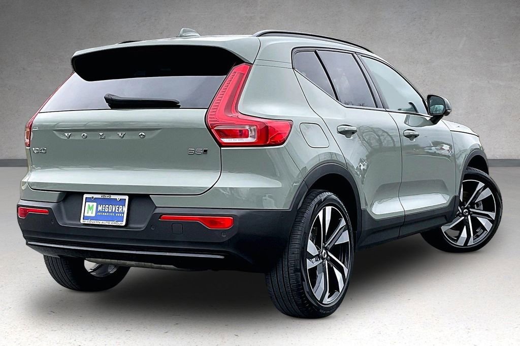 Certified 2024 Volvo XC40 B5 Plus w/ Climate Package image 6