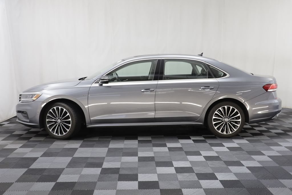 Used 2022 Volkswagen Passat 2.0T FWD image 4