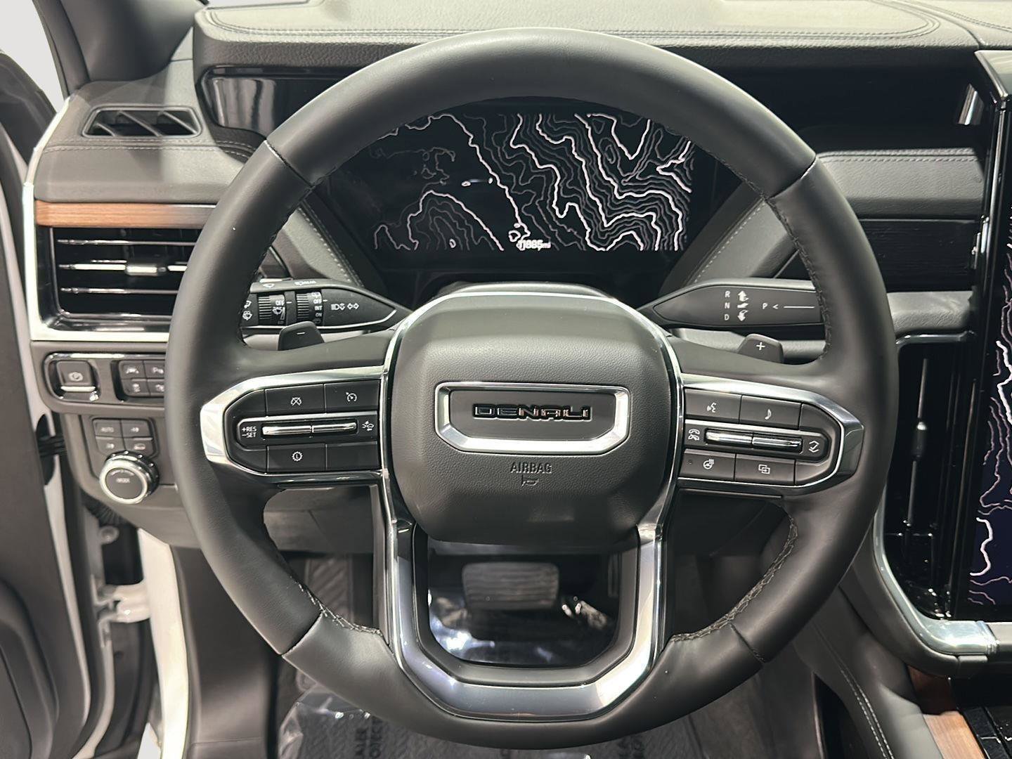 Used 2025 GMC Yukon XL Denali AWD/4WD image 9