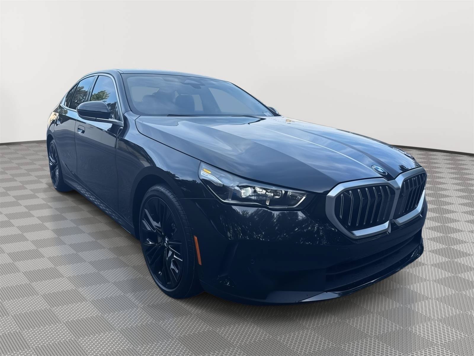 Used 2024 BMW 530i w/ Premium Package RWD image 4