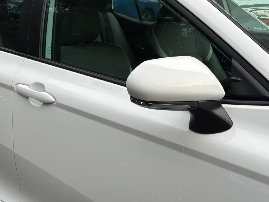 Used 2025 Toyota Camry SE FWD image 9